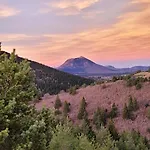 La Terrasse Des Volcans * Saint-Genès-Champanelle